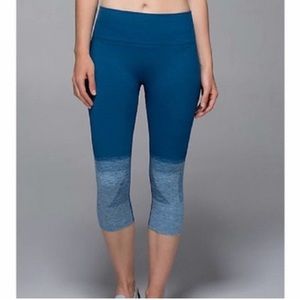 Lululemon Seamlessly Street Crop Size 6✨